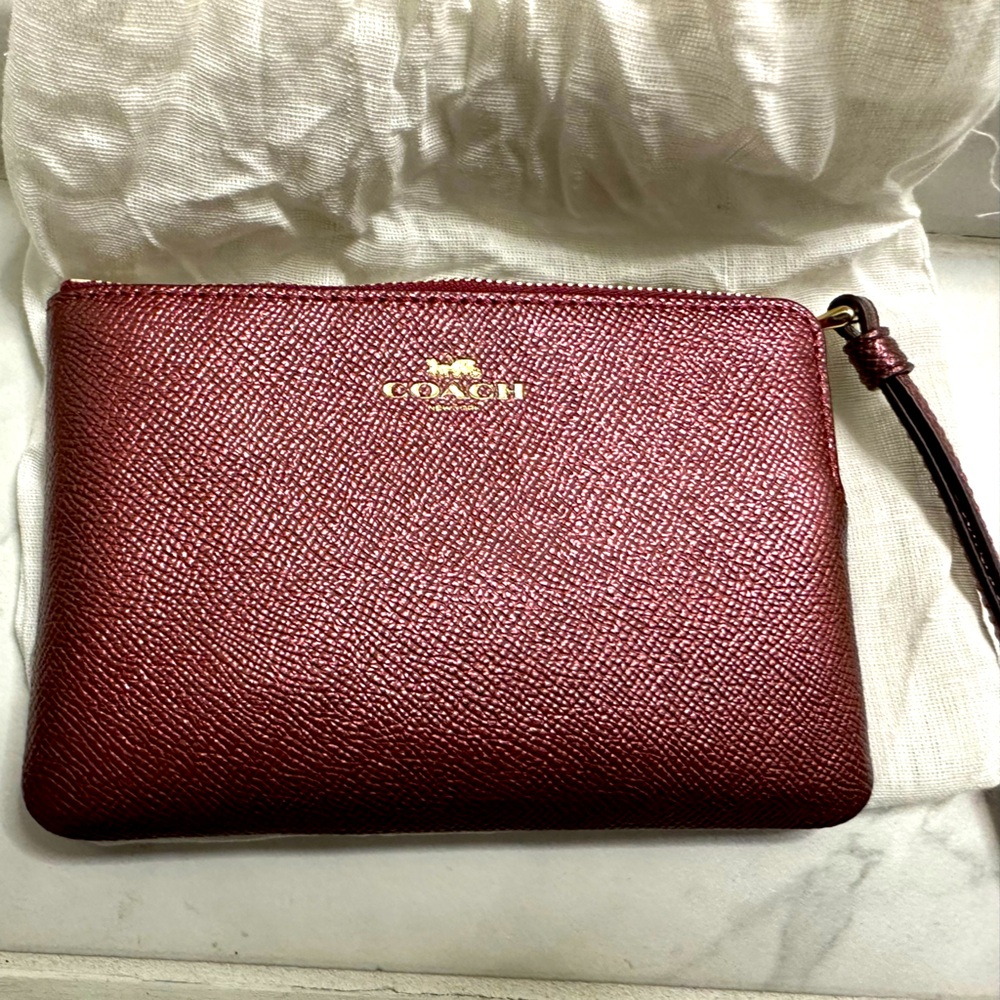 NWT & all packaging coach zipper wristlet